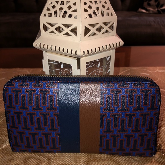 Authentic Tory Burch wallet - Picture 2 of 9